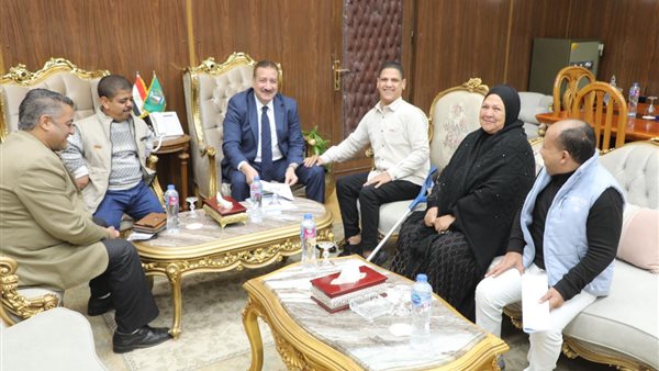 جانب من لقاء محافظ