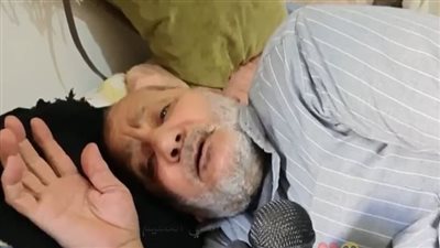 15 سنة دون مأوى.. مسن بالسويس: أهل الخير بيراعوني ونفسي في معاش وسكن علشان برد الشتا | بث مباشر