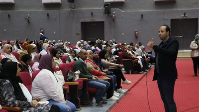 الملتقى الـ 15 لفتيات أهل مصر بالوادي الجديد يناقش أهمية العمل الجماعي