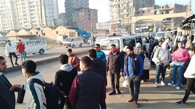 الدفع بـ 35 سيارة لنقل طلاب جامعة كفر الشيخ من دسوق في أول أيام الدراسة | صور 