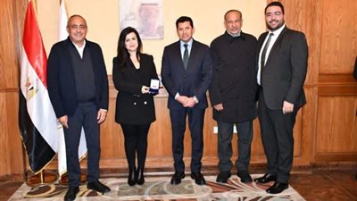 وزير الرياضة يكرم فودافون مصر الراعية لبطولة إفريقيا والمنتخب الوطني لكرة اليد