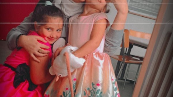 مريم مجدي وابنتيها