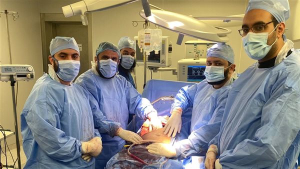 الفريق الطبي خلال