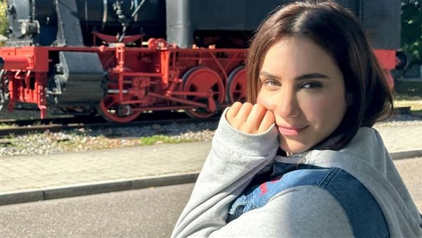 الفنانة هلا السعيد