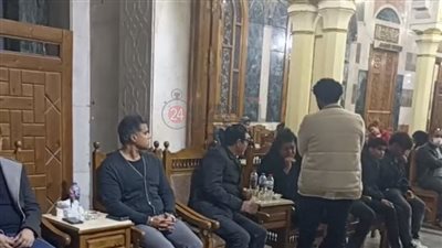 الكينج محمد منير يقدم واجب العزاء في صديق عمره مؤلف أغنية شبابيك مجدي نجيب