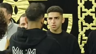 أبرزهم كهربا وأفشة.. لاعبو الأهلي يساندون كوكا في عزاء والده | بث مباشر