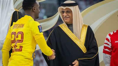 رئيس الاتحاد الآسيوي لكرة القدم يهنئ منتخب قطر عقب فوزه بلقب كأس آسيا