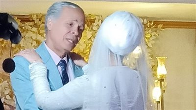 رغم تخطيه الـ60 من عمره.. الفنان محمود عامر يحتفل بزفافه| صور