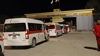 الهلال الأحمر: 3000 جريح وصلوا من غزة لمصر حتى الآن.. و700 عابر يوميا من معبر رفح