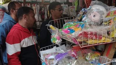 حملات مكثفة لرفع الإشغالات والإعلانات غير المرخصة بمراكز المنيا