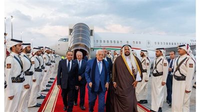 الرئيس الفلسطيني يصل قطر لبحث وقف العدوان الإسرائيلي 