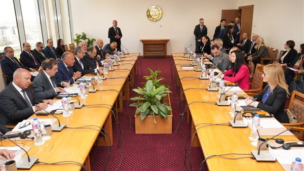 خلال الاجتماع