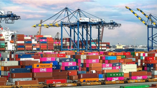 بضائع في الموانئ