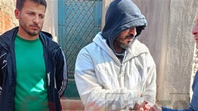 هدوء أمام منزله.. سيد معوض يكتفي بعزاء شقيقه على المقابر | بث مباشر