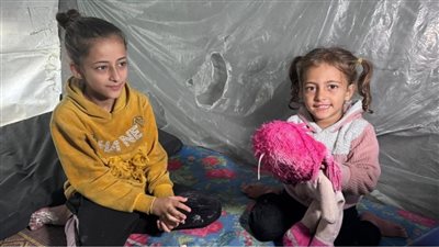 من مخيمات النازحين في رفح.. فتيات يروين مأساة النزوح وفقد الأهل في القصف الإسرائيلي على منزلهم