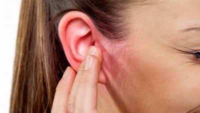 هل تعاني من طقطقة الأذن بسبب التغير الموسمي؟.. نصائح للحد منها