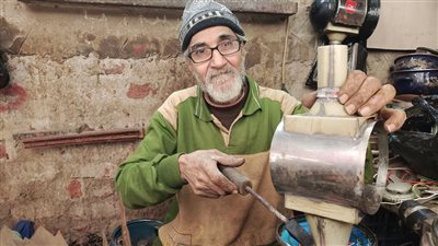 عم عبد الله أشهر صنايعي لفوانيس الحناطير: محدش بيشتغلها غيري