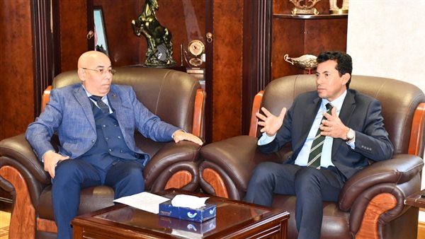 وزير الرياضة مع رئيس