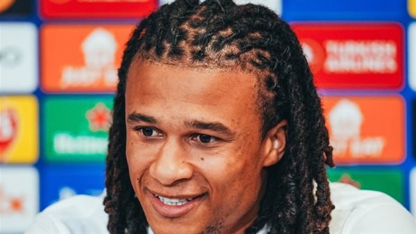 ناثان آكي لاعب فريق