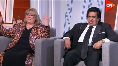 أحمد عدوية يكشف تفاصيل حالته الصحية.. وزوجته: خدني طفلة واعتبرته أبويا