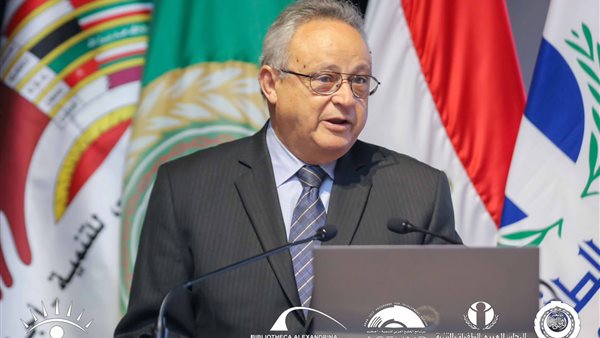 أحمد زايد مدير مكتبة