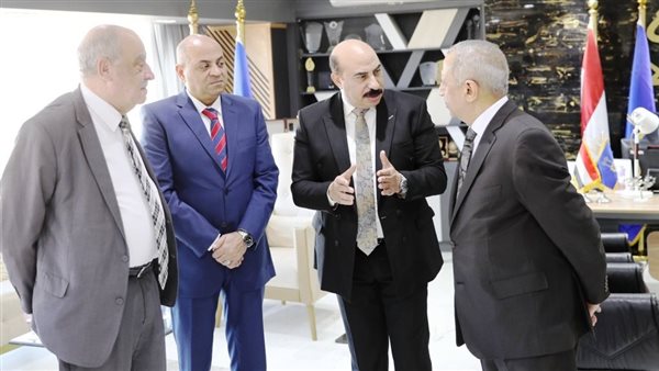 محافظ أسوان