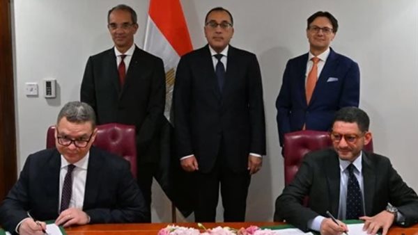 مدبولى يشهد توقيع