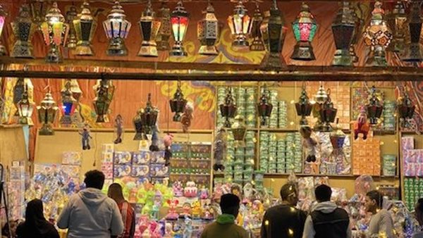 إقبال على شراء فوانيس