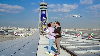 في عيد الحب.. مطار دبي الدولي يسجل عرض زواج استثنائي على سطحه