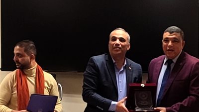 تقديرًا لمسيرة عطائه.. قصور الثقافة تكرّم الفنان هاني كمال