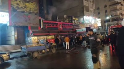السيطرة على حريق بسبب ماس كهربائي في مطعم شهير بمطروح