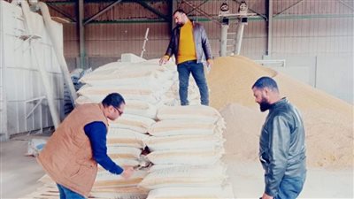 ضبط 130 طن أعلاف وأسمدة زراعية مجهولة المصدر بالبحيرة