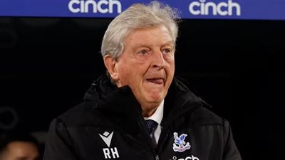 كريستال بالاس يقيل مدربه روي هودجسون.. ومدرب آينتراخت السابق الأقرب لخلافته