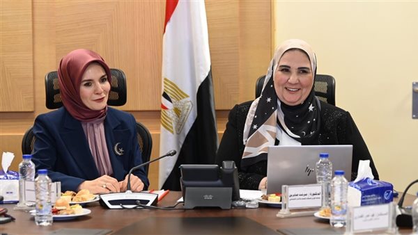 وزيرة التضامن ونظيرتها