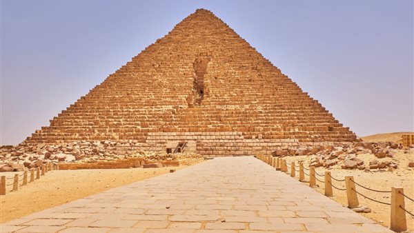  تبليط هرم منكاورع