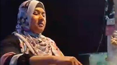 شغالة من 28 سنة وتعول زوجها المريض.. قصة كفاح ميرفت بعربية كبدة بمسطرد | بث مباشر