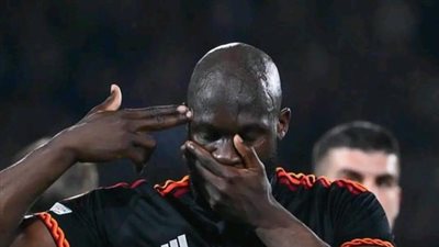 لوكاكو يثير الجدل باحتفاله بعد هدفه في شباك فينورد