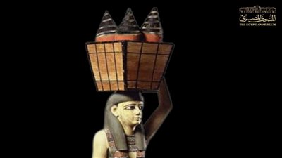 حاملة القرابين.. تمثال أثري فريد بالمتحف المصري يعود إلى عصر الدولة الوسطى