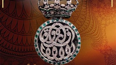 بها فصوص ماس.. متحف المركبات الملكية يعرض شارة دبوس للملك فاروق الأول