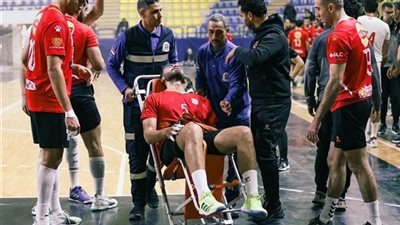 أول تحرك من الأهلي عقب إصابة محسن رمضان في لقاء القمة بدوري اليد