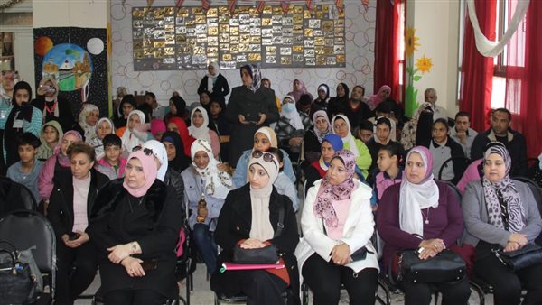 جانب من الندوة 