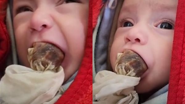 رضيع يصرخ جوعًا في