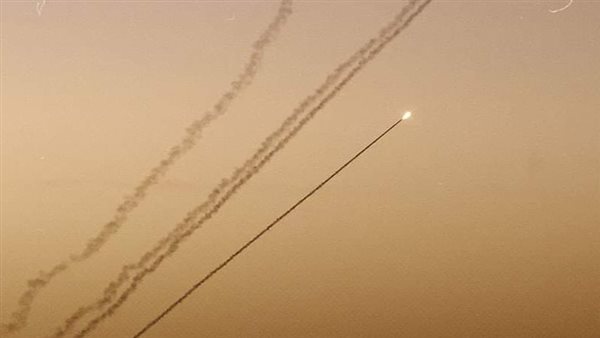 إطلاق صواريخ 