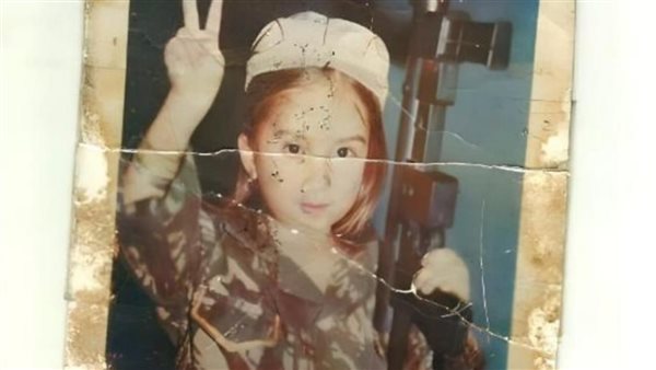 فتاة فلسطينية تبحث