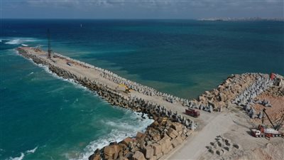النقل تستعرض آخر أعمال تنفيذ مشروع محطة حاويات الدخيلة بميناء الإسكندرية │ صور