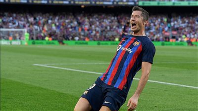 إعلام إسباني: يجب غياب ليفاندوفسكي وكانسيلو عن مباراة برشلونة وريال مدريد