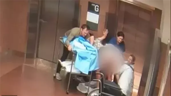 ولادة داخل أسانسير-