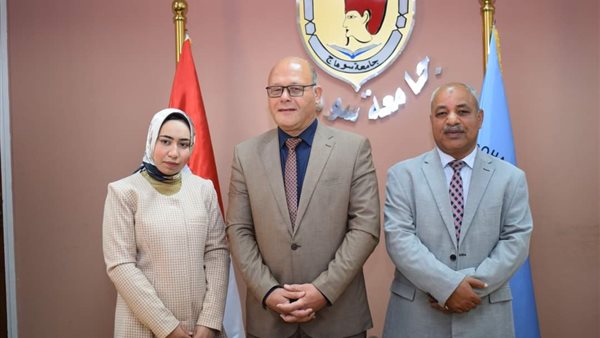 أسماء ووالدها عقب