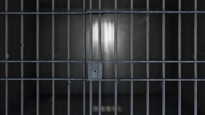 خباها في الشبشب.. ضبط شخص حاول إدخال مخدرات لأحد أقاربه خلال محاكمته بالفيوم