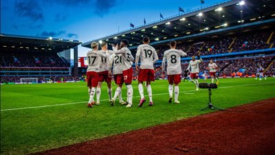 مانشستر يونايتد يحقق فوزا مهمًا على لوتون تاون في الدوري الإنجليزي